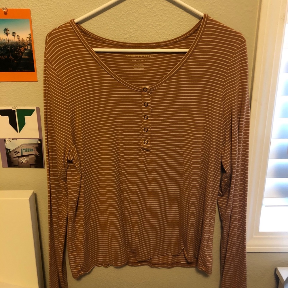 Women’s XL American eagle top.